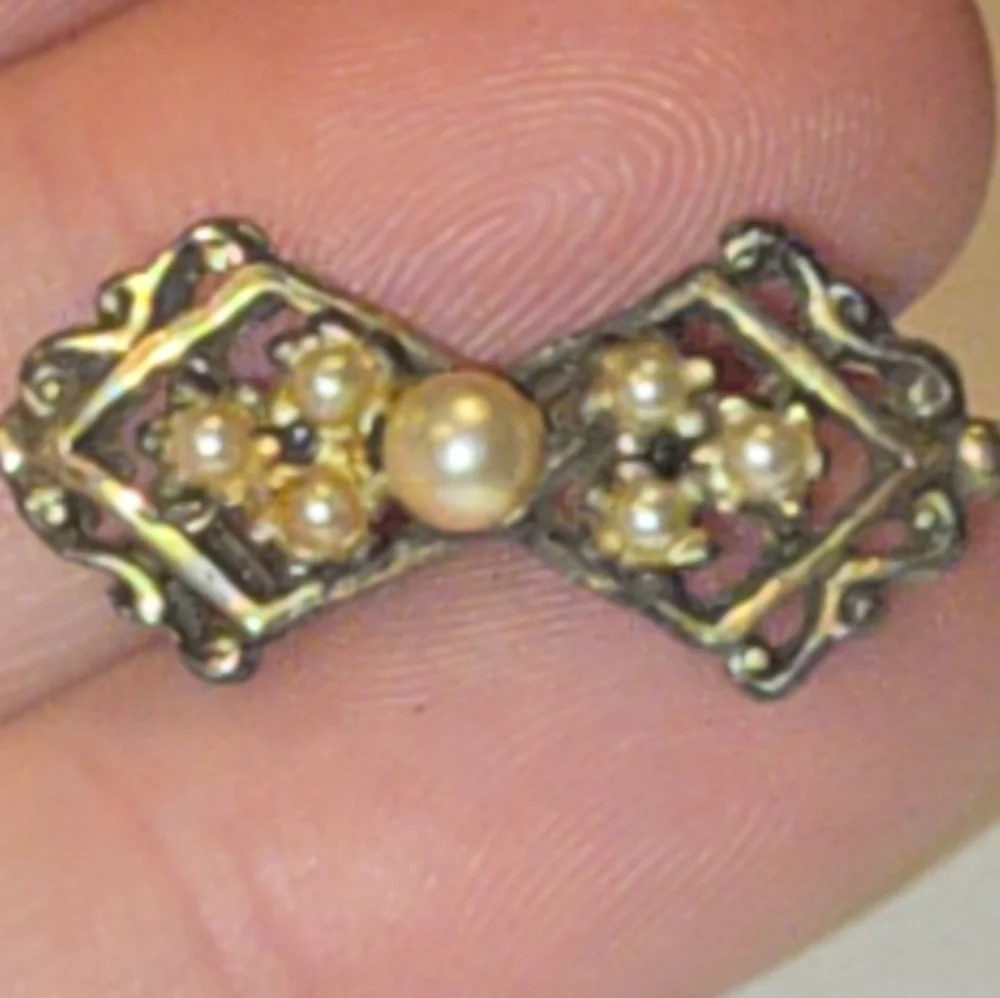 1951 Ballou Vintage Antique Bow Pearl Lapel